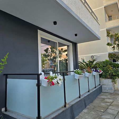F&J Hotel Sarandë 外观 照片