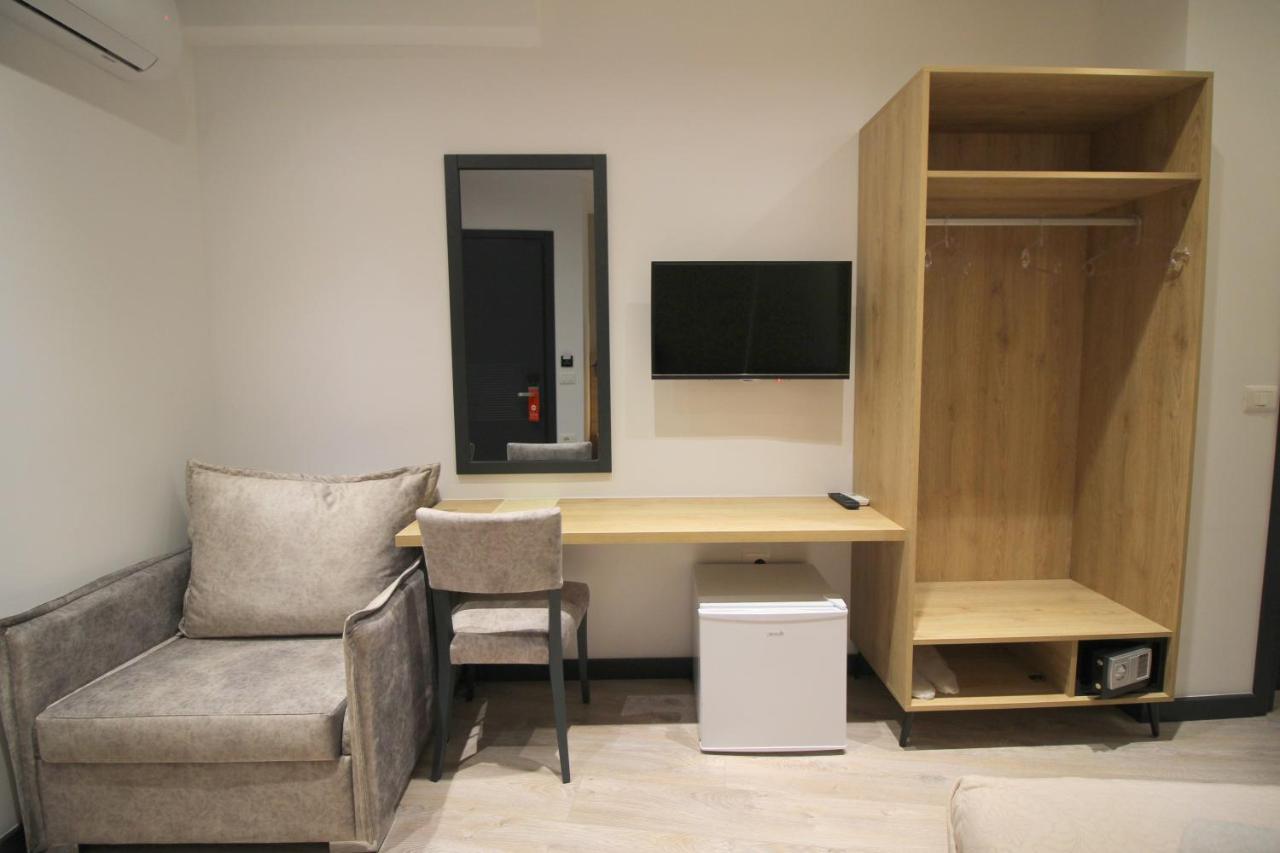 F&J Hotel Sarandë 外观 照片