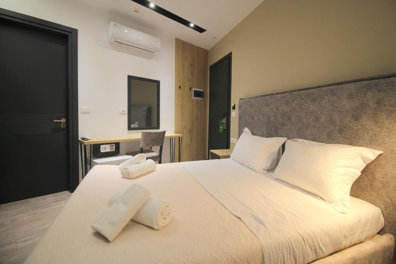 F&J Hotel Sarandë 外观 照片