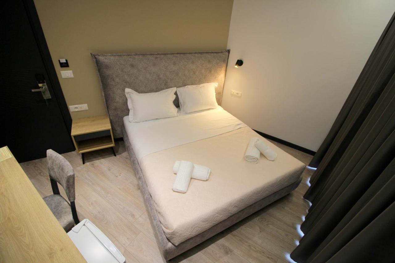F&J Hotel Sarandë 外观 照片