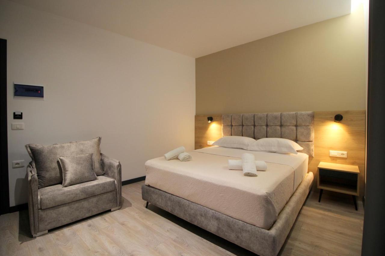 F&J Hotel Sarandë 外观 照片