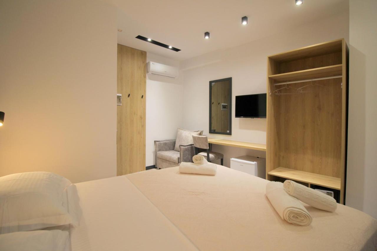 F&J Hotel Sarandë 外观 照片