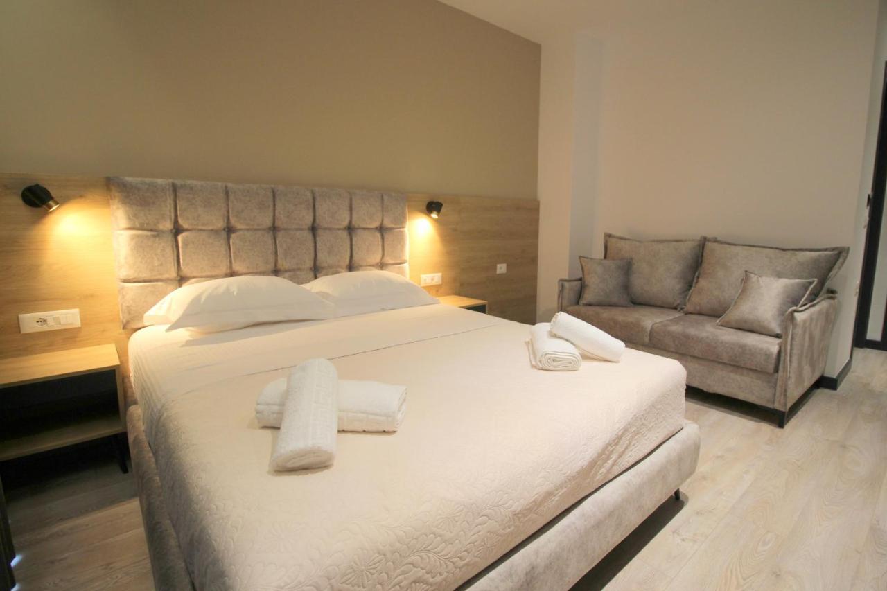 F&J Hotel Sarandë 外观 照片