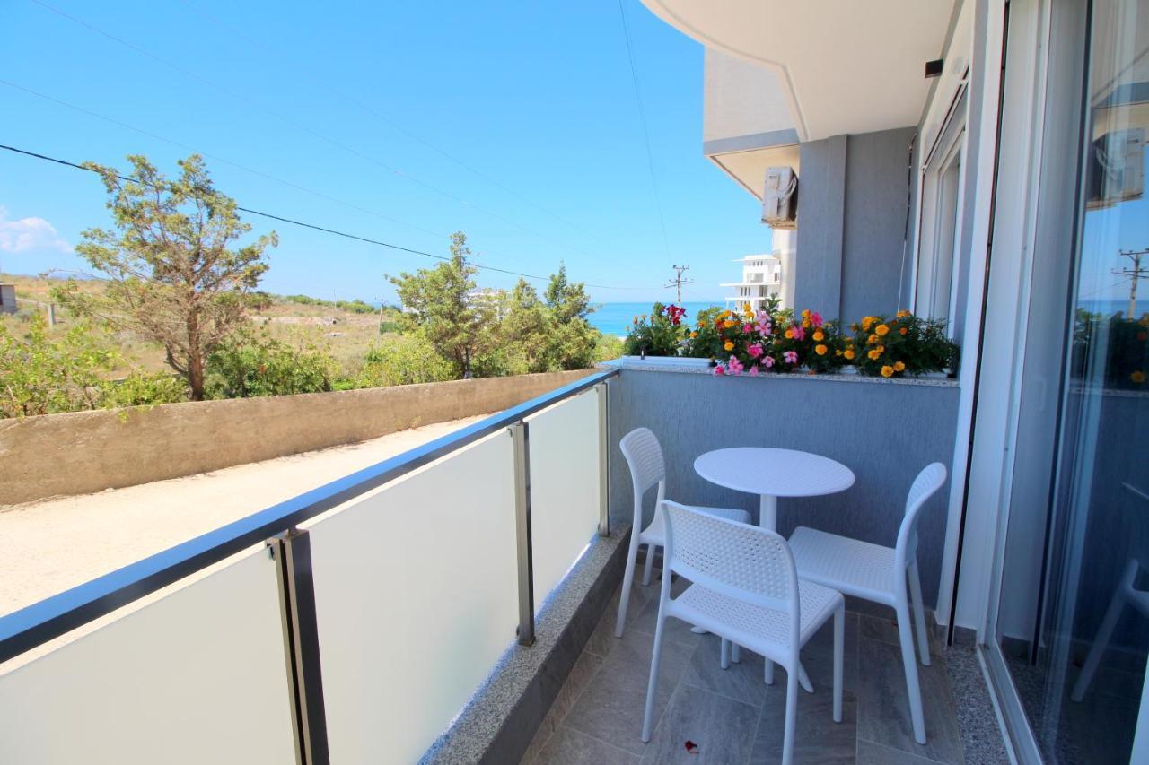 F&J Hotel Sarandë 外观 照片