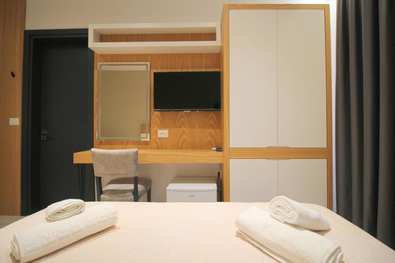 F&J Hotel Sarandë 外观 照片