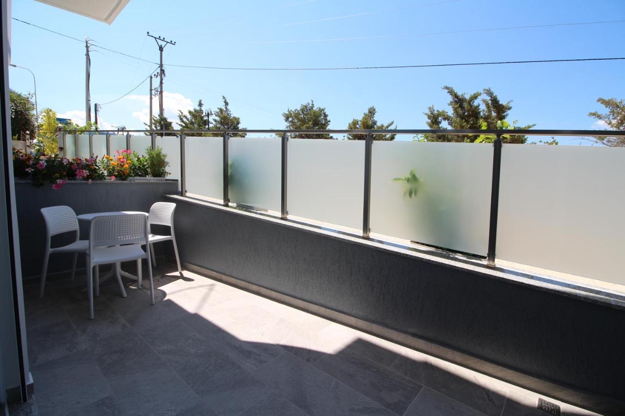 F&J Hotel Sarandë 外观 照片